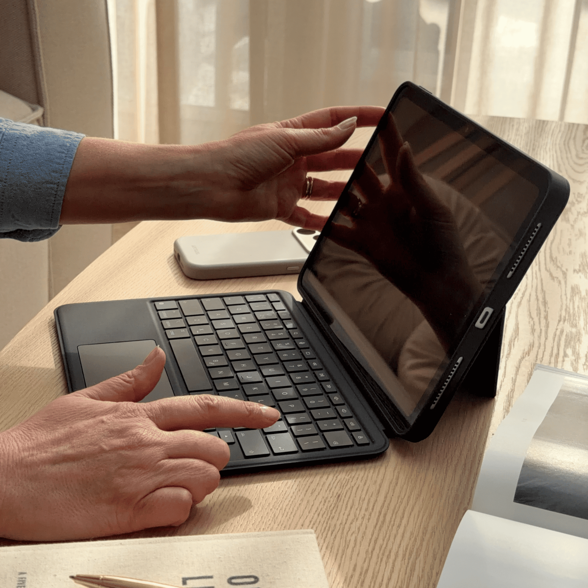 Funda con Teclado y Trackpad para iPad 10/11 | DECODED – Decoded