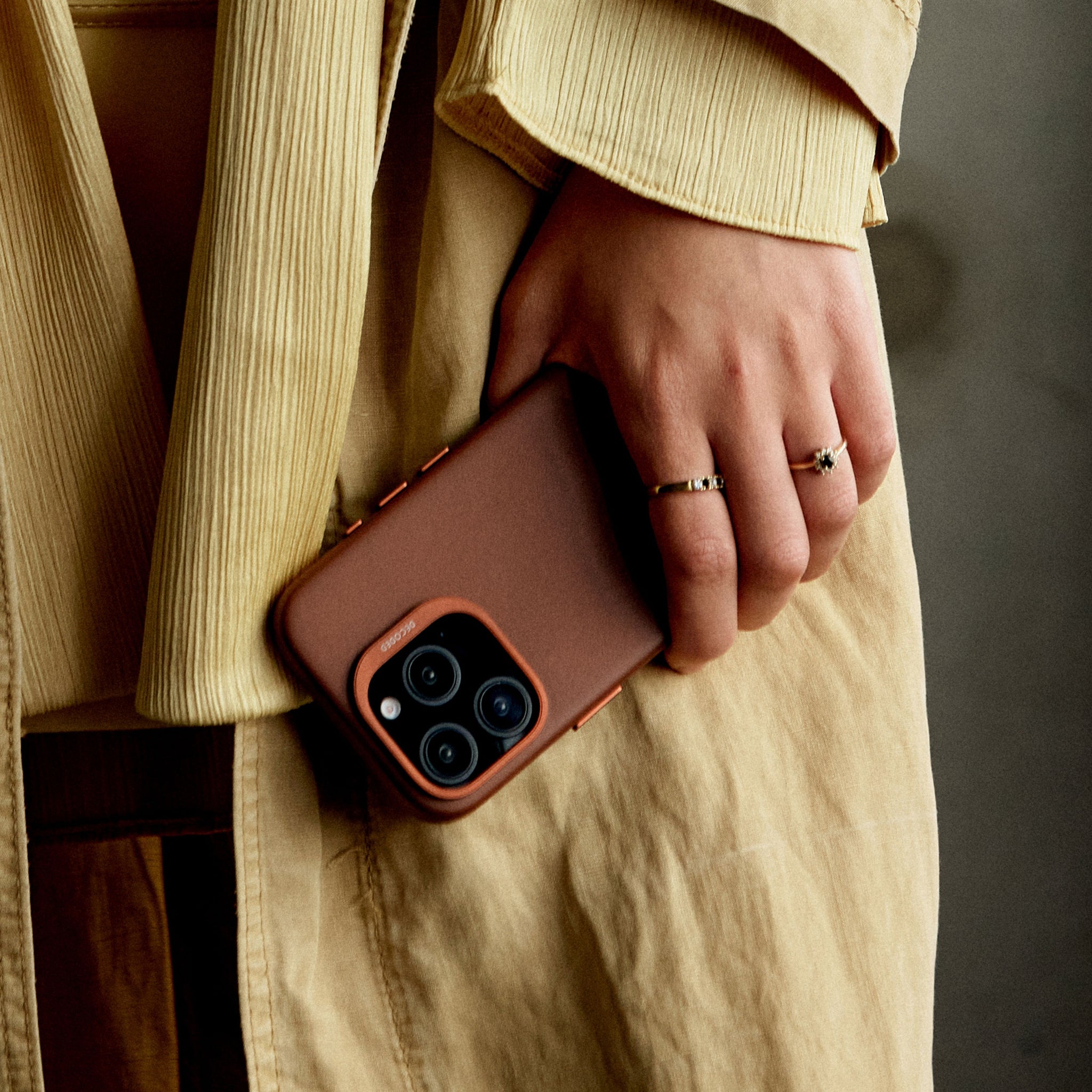 Leather Case iPhone 16 Pro - Tan Brown - DECODED – Decoded