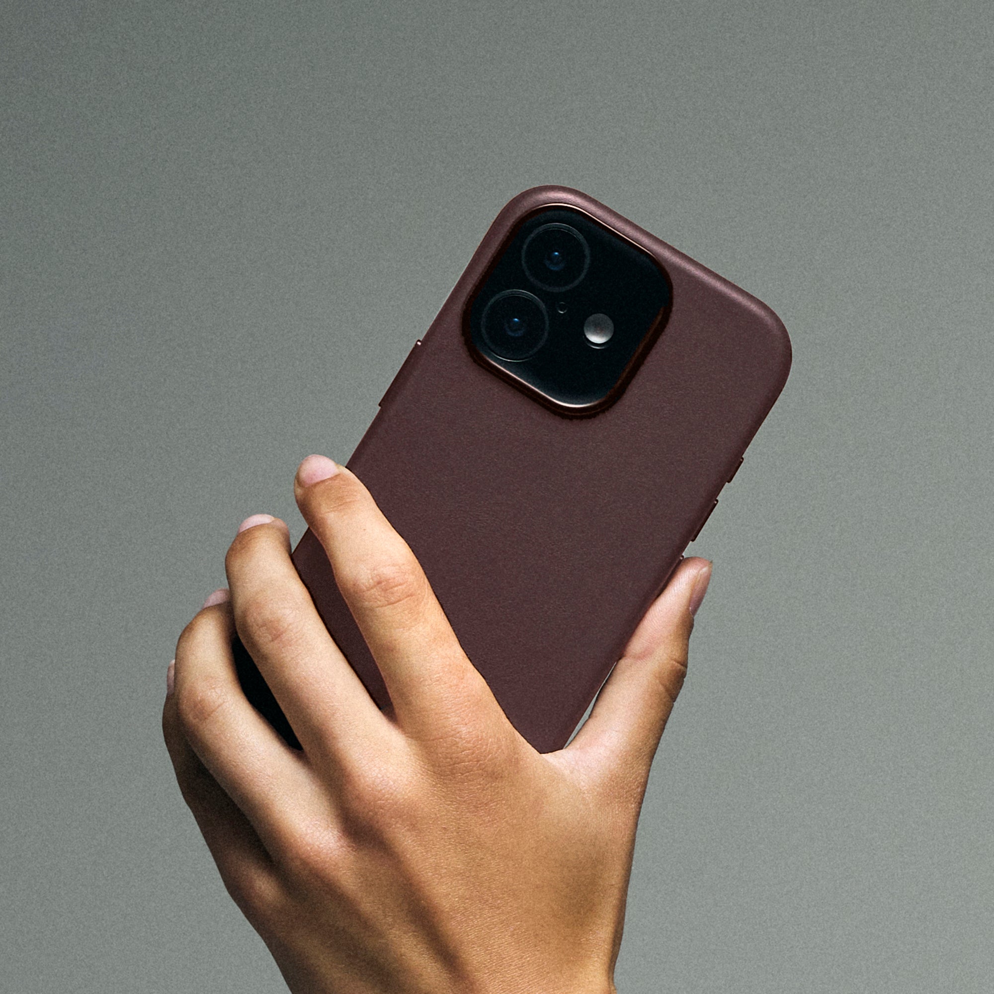 iPhone 17 シュリンクレザー 【限定カラー】チョコレートブラウン×レッド Leather Case iPhone 17 - Chocolate Brown - DECODED – Decoded