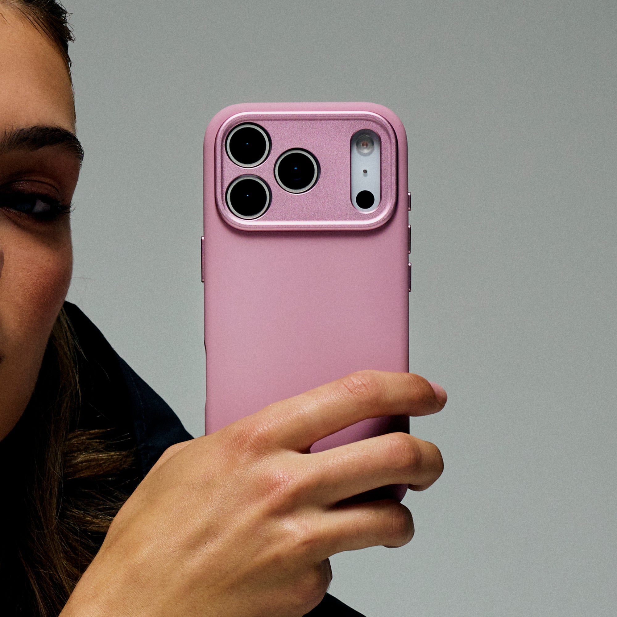 DECODED_IPHONE17_SILICONE_ROSE