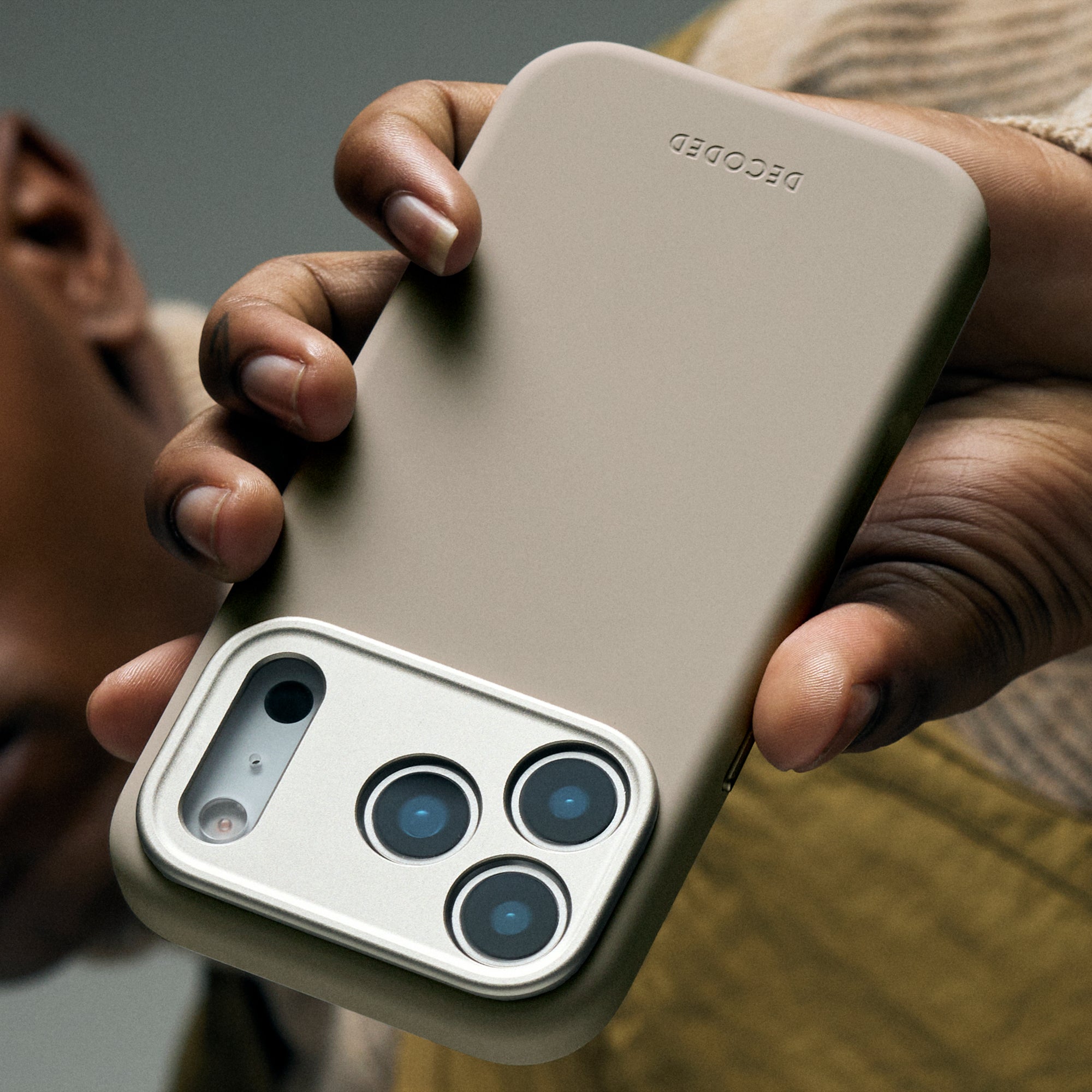 AntiMicrobial Silicone Case iPhone 17 Pro - Soft Taupe
